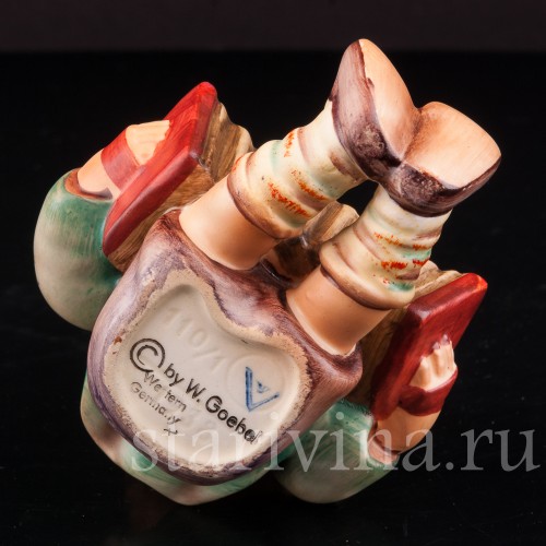 Фигурка из фарфора Мальчик с гармошкой, Goebel, Германия, 1950-55 гг.
