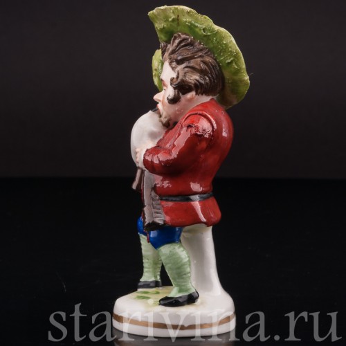Фигурка из фарфора Музыкант-горбун с волынкой, Scheibe-Alsbach, Германия, нач. 20 в.