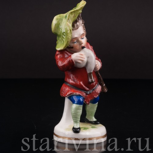 Фигурка из фарфора Музыкант-горбун с волынкой, Scheibe-Alsbach, Германия, нач. 20 в.