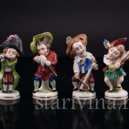 Фигурка из фарфора Музыкант-горбун с волынкой, Scheibe-Alsbach, Германия, нач. 20 в.