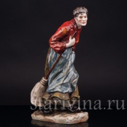 Фарфоровая статуэтка Женщина с метлой, Volkstedt, Германия, нач. 20 в.