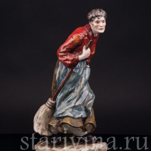Фарфоровая статуэтка Женщина с метлой, Volkstedt, Германия, нач. 20 в.