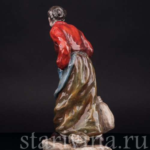 Фарфоровая статуэтка Женщина с метлой, Volkstedt, Германия, нач. 20 в.
