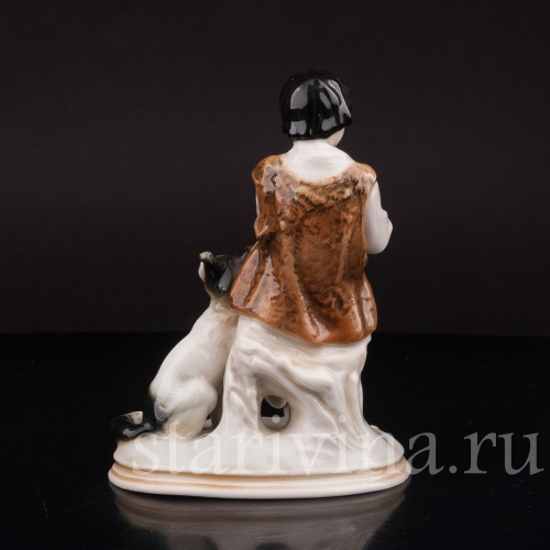 Фигурка мальчика из фарфора Пастушок с собакой, играющий на рожке, Karl Ens, Германия, 1920-30 гг.