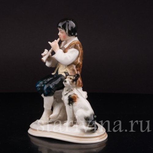 Фигурка мальчика из фарфора Пастушок с собакой, играющий на рожке, Karl Ens, Германия, 1920-30 гг.