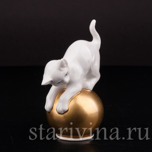 Фигурка из фарфора Котёнок на золотом шаре, миниатюра, Rosenthal, Германия, 1955 г.