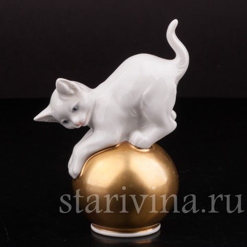 Фигурка из фарфора Котёнок на золотом шаре, миниатюра, Rosenthal, Германия, 1955 г.
