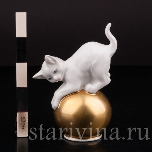 Фигурка из фарфора Котёнок на золотом шаре, миниатюра, Rosenthal, Германия, 1955 г.