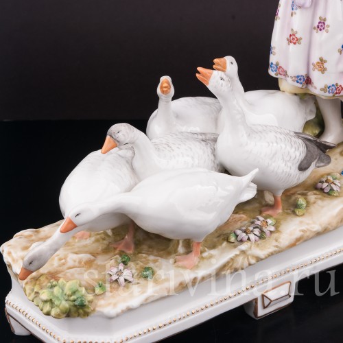 Фарфоровая композиция Девочка с гусями, E. A. Muller, Германия, 1890-1927 гг.