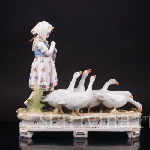 Фарфоровая композиция Девочка с гусями, E. A. Muller, Германия, 1890-1927 гг.