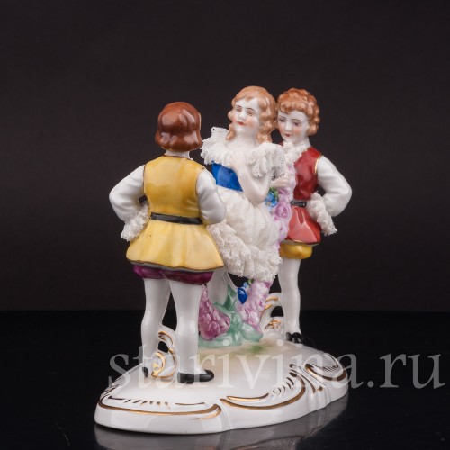 Фарфоровая фигурка Дети с гирляндой цветов, кружевная, Muller & Co, Германия, пер. пол. 20 в.