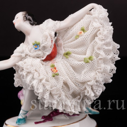 Фигурка из фарфора Балерина с цветком, кружевная миниатюра, Volkstedt, Германия, нач. 20 в.