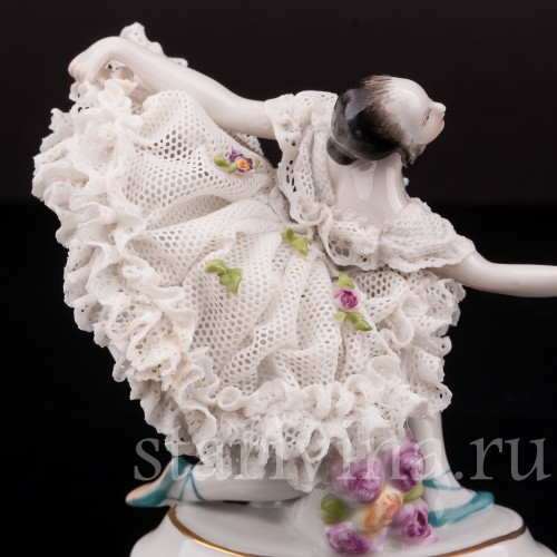 Фигурка из фарфора Балерина с цветком, кружевная миниатюра, Volkstedt, Германия, нач. 20 в.