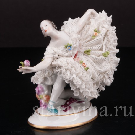 Фигурка из фарфора Балерина с цветком, кружевная миниатюра, Volkstedt, Германия, нач. 20 в.