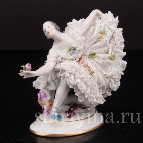 Фигурка из фарфора Балерина с цветком, кружевная миниатюра, Volkstedt, Германия, нач. 20 в.