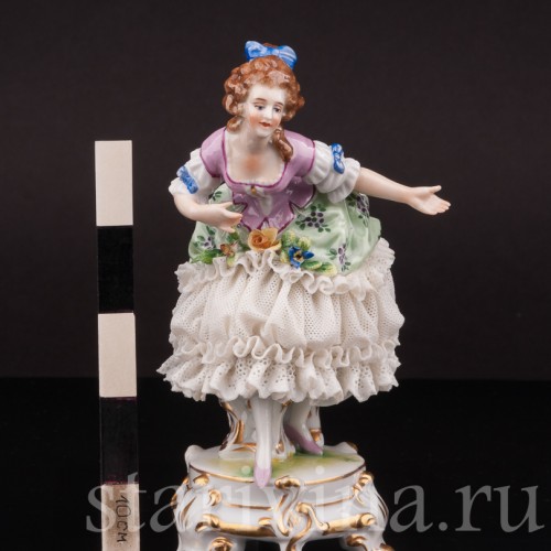 Статуэтка из фарфора Танцующая девушка, кружевная миниатюра, Muller & Co, Германия, пер. пол. 20 века.