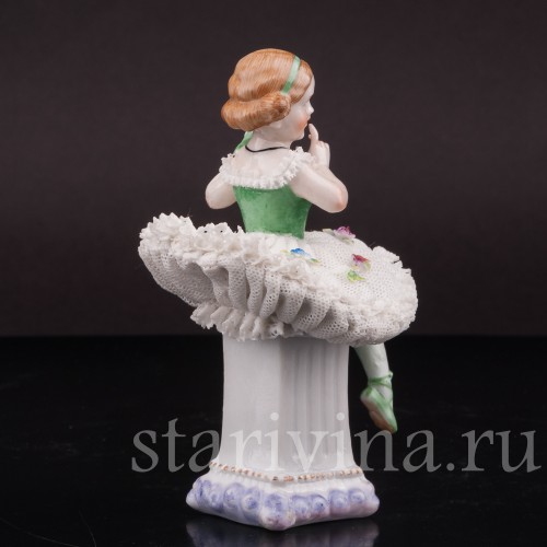 Фигурка девочки из фарфора Маленькая балерина, кружевная, E. A. Muller, Германия, 1890-1927 гг.