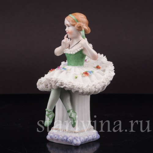 Фигурка девочки из фарфора Маленькая балерина, кружевная, E. A. Muller, Германия, 1890-1927 гг.
