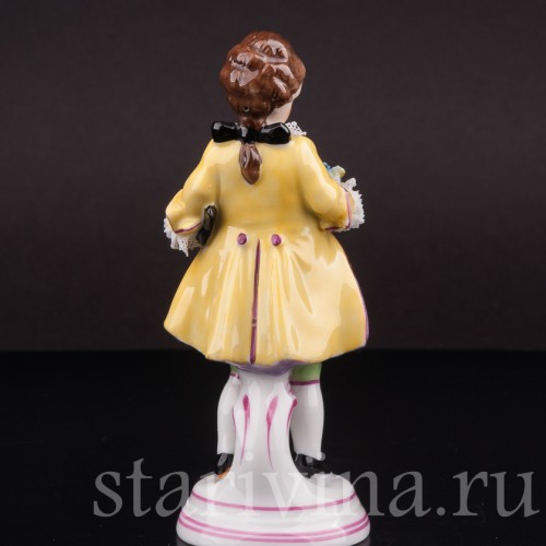 Фигурка из фарфора Кавлер с букетом, кружевная миниатюра, Muller & Co, Германия, перв. пол. 20 в.