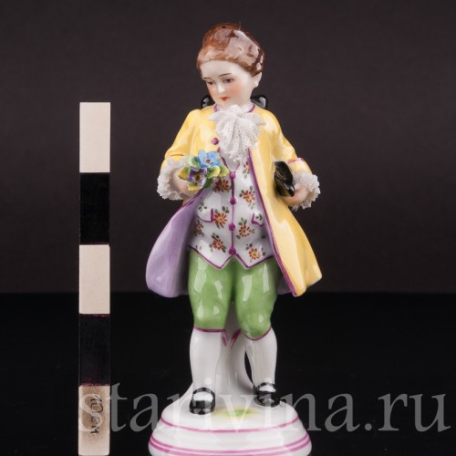 Фигурка из фарфора Кавлер с букетом, кружевная миниатюра, Muller & Co, Германия, перв. пол. 20 в.