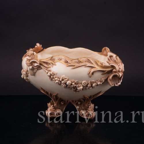 Фарфоровая Ваза с головами баранов и цветочными гирляндами, Royal Worcester, Великобритания, 1889 г.