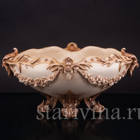 Фарфоровая Ваза с головами баранов и цветочными гирляндами, Royal Worcester, Великобритания, 1889 г.