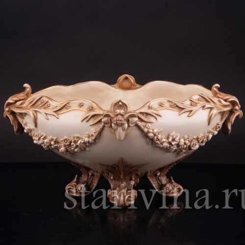 Фарфоровая Ваза с головами баранов и цветочными гирляндами, Royal Worcester, Великобритания, 1889 г.