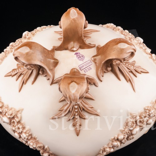 Фарфоровая Ваза с головами баранов и цветочными гирляндами, Royal Worcester, Великобритания, 1889 г.