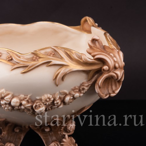 Фарфоровая Ваза с головами баранов и цветочными гирляндами, Royal Worcester, Великобритания, 1889 г.