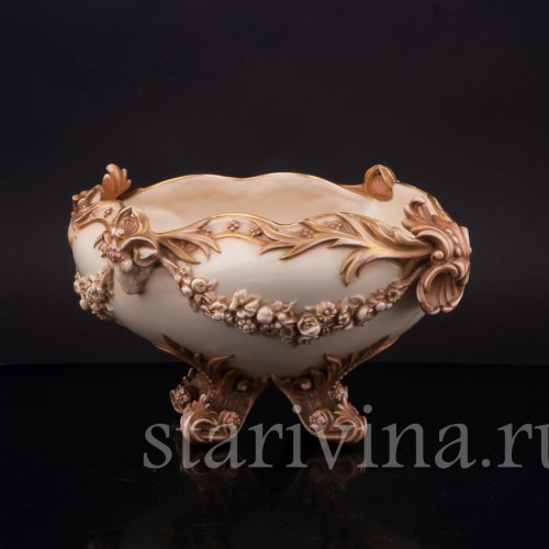 Фарфоровая Ваза с головами баранов и цветочными гирляндами, Royal Worcester, Великобритания, 1889 г.