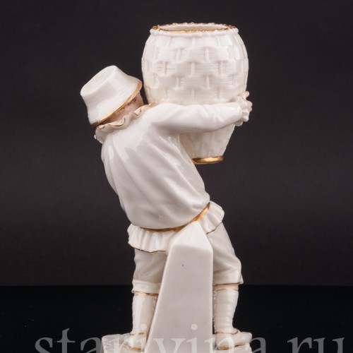 Фарфоровая статуэтка Мальчик в шляпе с корзиной, Royal Worcester, Великобритания, 1881 г.