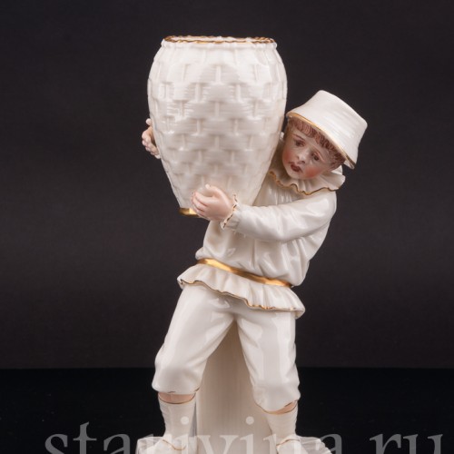 Фарфоровая статуэтка Мальчик в шляпе с корзиной, Royal Worcester, Великобритания, 1881 г.