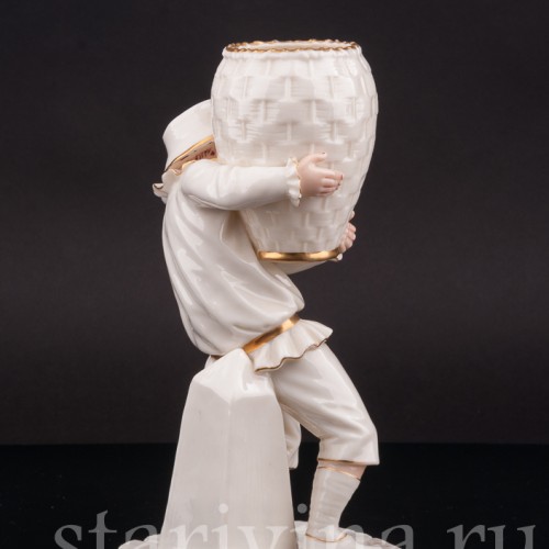 Фарфоровая статуэтка Мальчик в шляпе с корзиной, Royal Worcester, Великобритания, 1881 г.