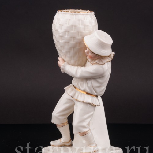 Фарфоровая статуэтка Мальчик в шляпе с корзиной, Royal Worcester, Великобритания, 1881 г.
