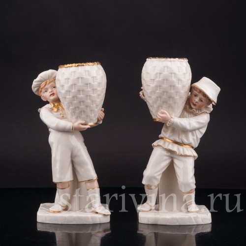 Статуэтка из фарфора Мальчик в берете с корзиной, Royal Worcester, Великобритания, 1881 г.