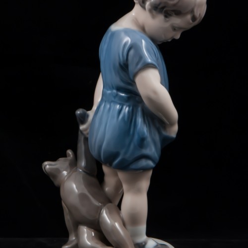 Ребенок с мишкой, Royal Copenhagen, Дания