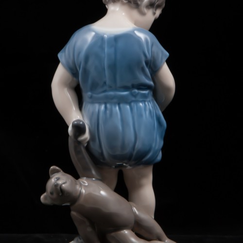 Ребенок с мишкой, Royal Copenhagen, Дания