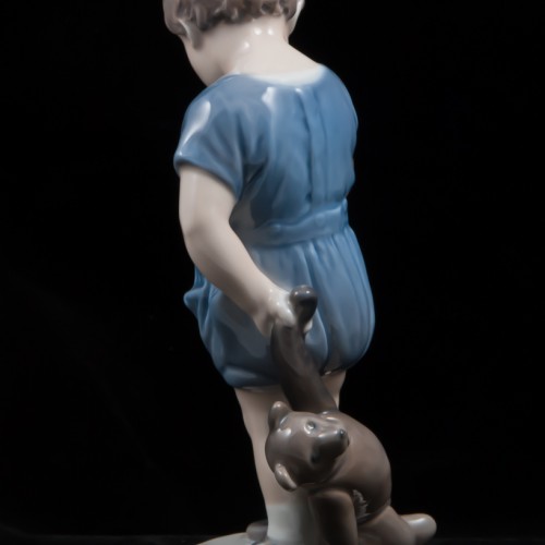 Ребенок с мишкой, Royal Copenhagen, Дания
