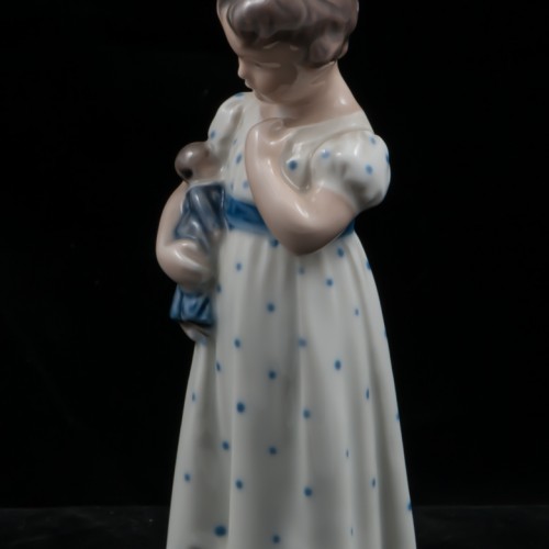 Девочка с куклой, Royal Copenhagen, Дания