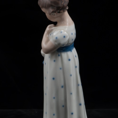 Девочка с куклой, Royal Copenhagen, Дания