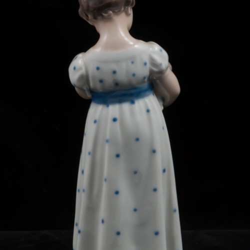 Девочка с куклой, Royal Copenhagen, Дания