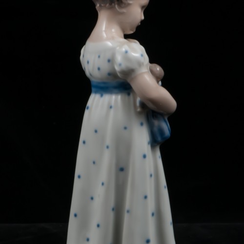 Девочка с куклой, Royal Copenhagen, Дания