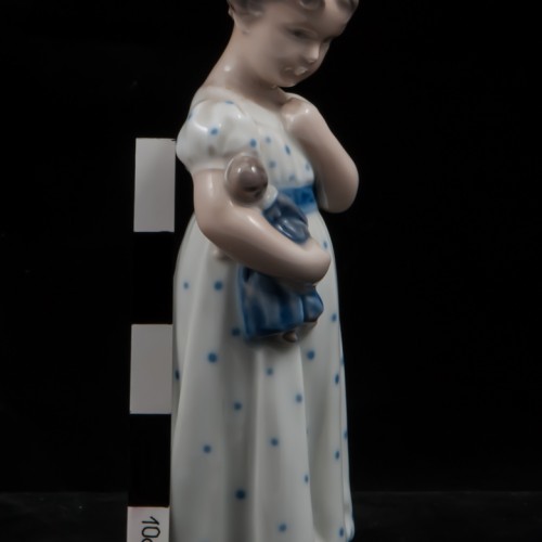 Девочка с куклой, Royal Copenhagen, Дания