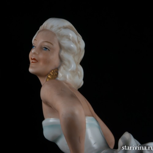 Танцующая девушка с развевающейся юбкой, Unterweissbach, Германия, 1960 гг