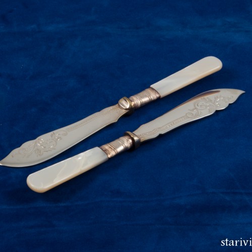 Набор из двух ножей для масла в кофре, Англия, 1900-10 гг