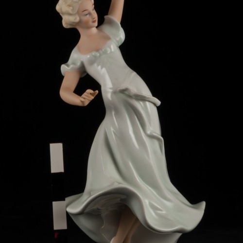 Танцующая девушка в длинном платье, Schaubach Kunst, Германия, 1953-62 гг