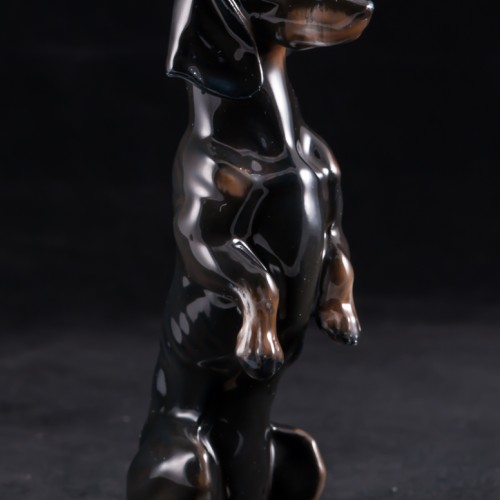 Черная такса, стоящая на задних лапах, миниатюра, Rosenthal, Германия, сер. 20 в