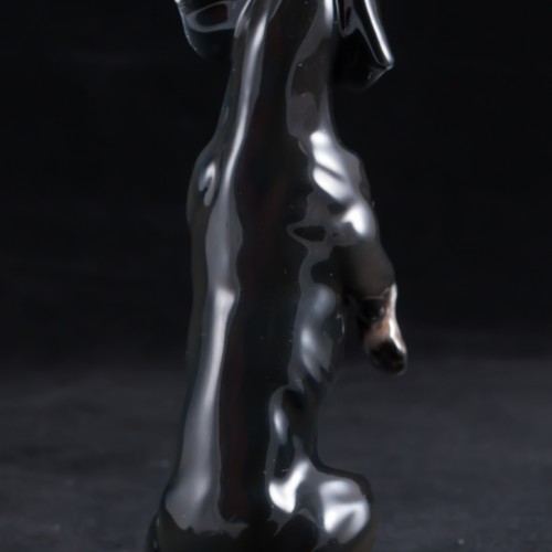 Черная такса, стоящая на задних лапах, миниатюра, Rosenthal, Германия, сер. 20 в