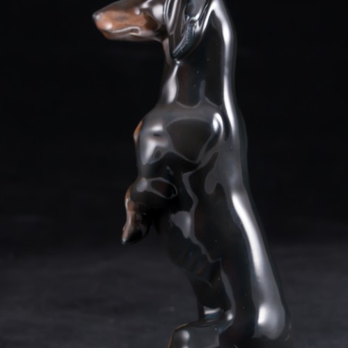Черная такса, стоящая на задних лапах, миниатюра, Rosenthal, Германия, сер. 20 в