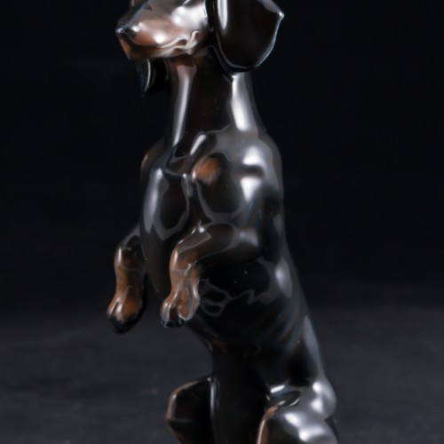 Черная такса, стоящая на задних лапах, миниатюра, Rosenthal, Германия, сер. 20 в